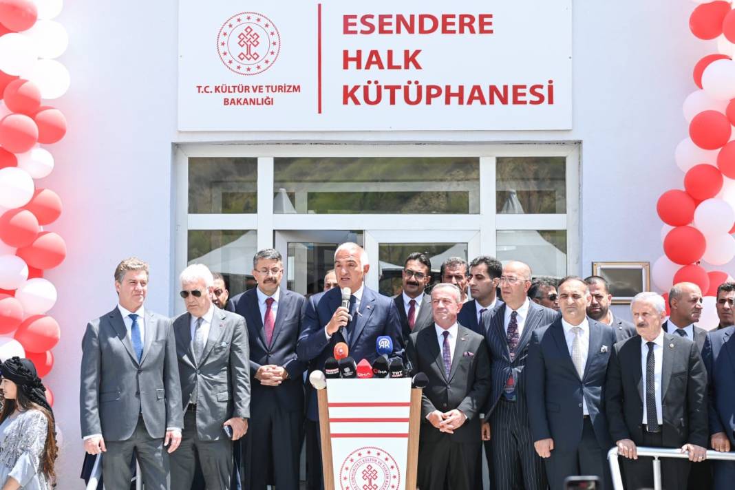 Bakan Ersoy 'Terörsüz Türkiye'de Hakkari'ye çıkarma yaptı! 4